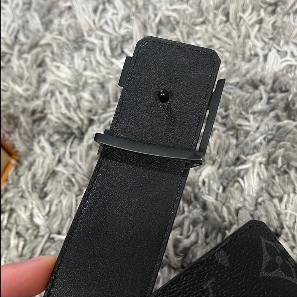 Louis Vuitton Belt Black 90cm (35.4 in) LV Initiales 40mm Matte Black Belt - Picture 3 of 5